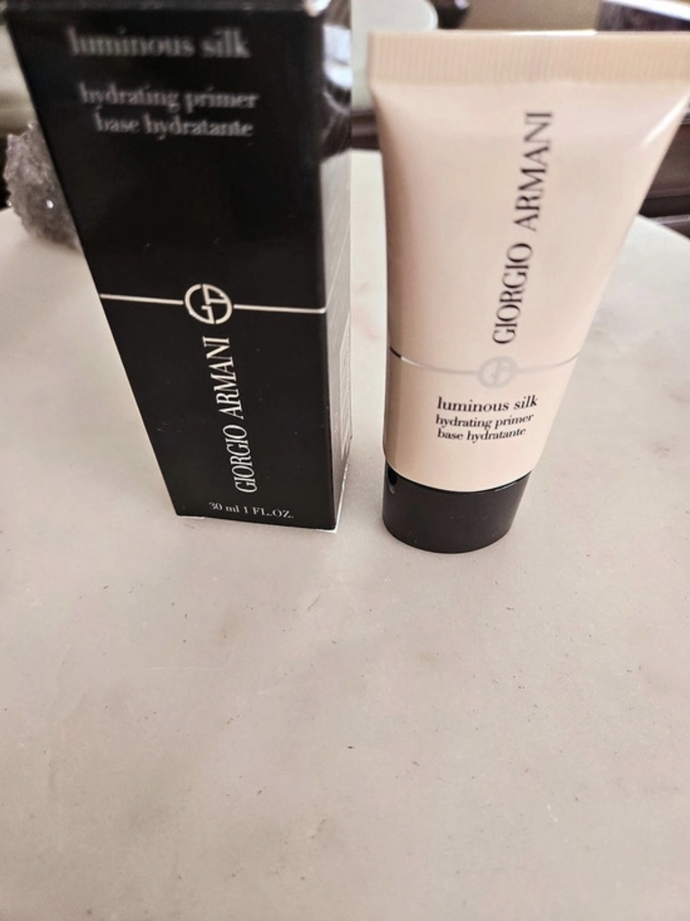 Giorgio Armani Luminous Silk Hydrating Primer 30ml | Luxury Face Primer for 24H - Picture 3 of 8